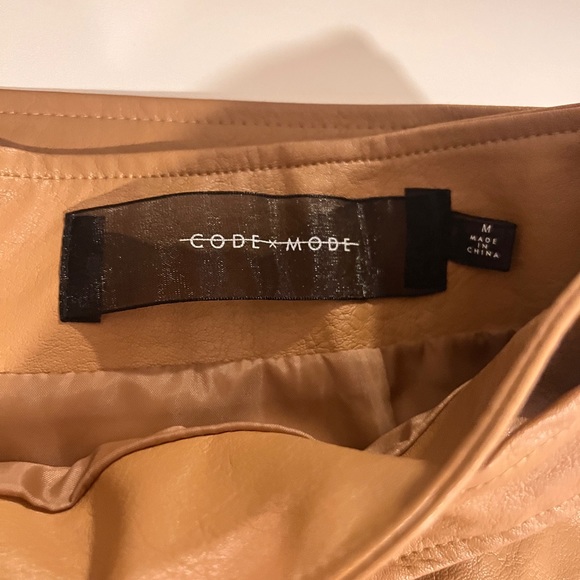 Code x Mode mini skirt - Picture 3 of 3